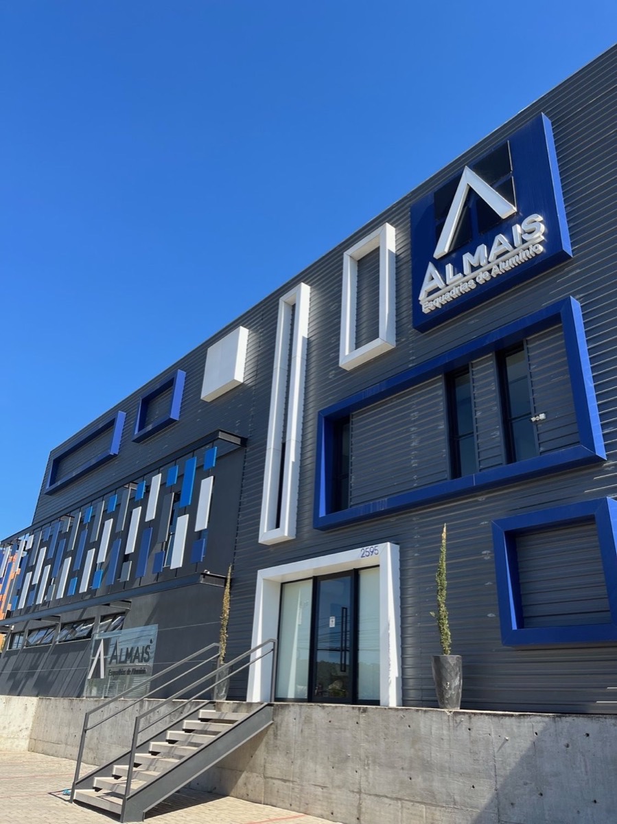 Fachada da sede da Almais Esquadrias de Alumínio